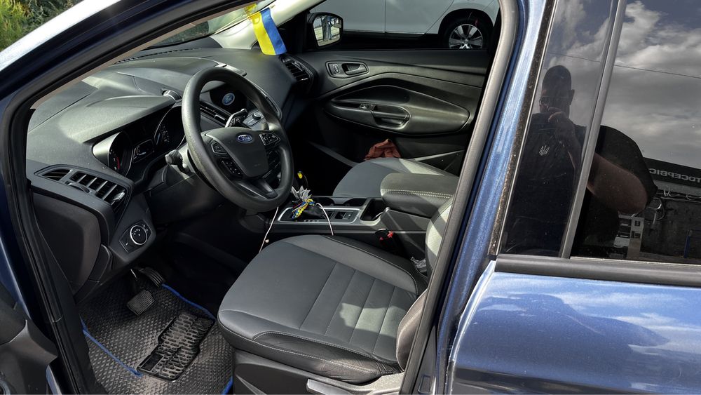Продам Ford Escape