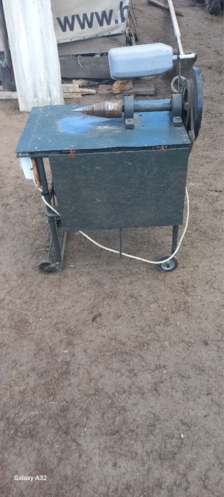 Продам дровокол морковка 380v, через ремінь , двигун 4 квт,