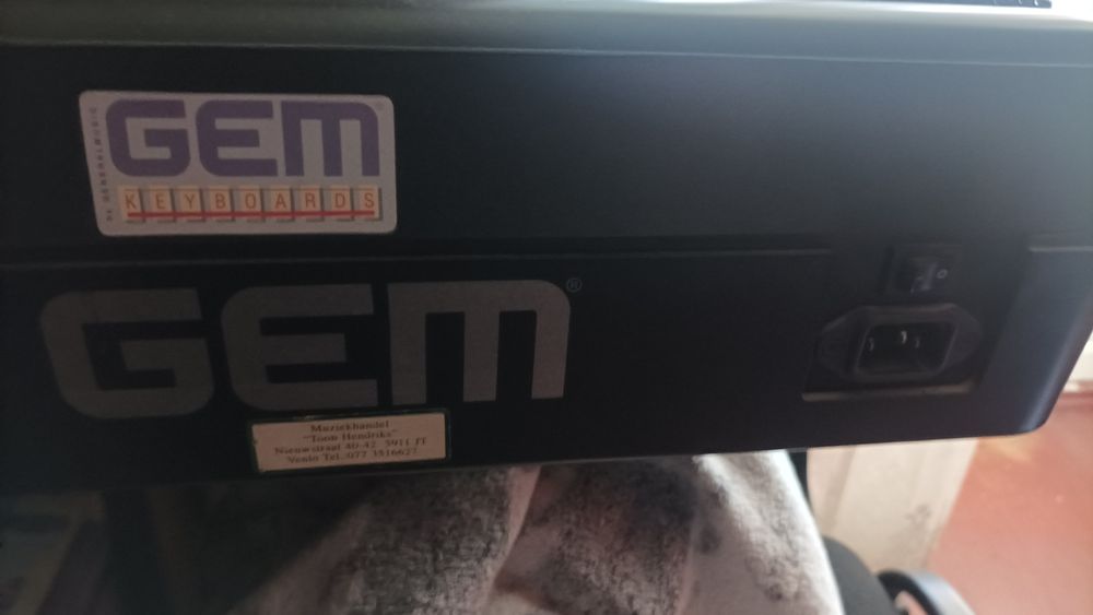 Синтезатор Gem WS2