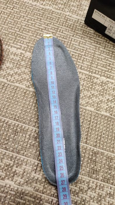 Кросівки чоловічі