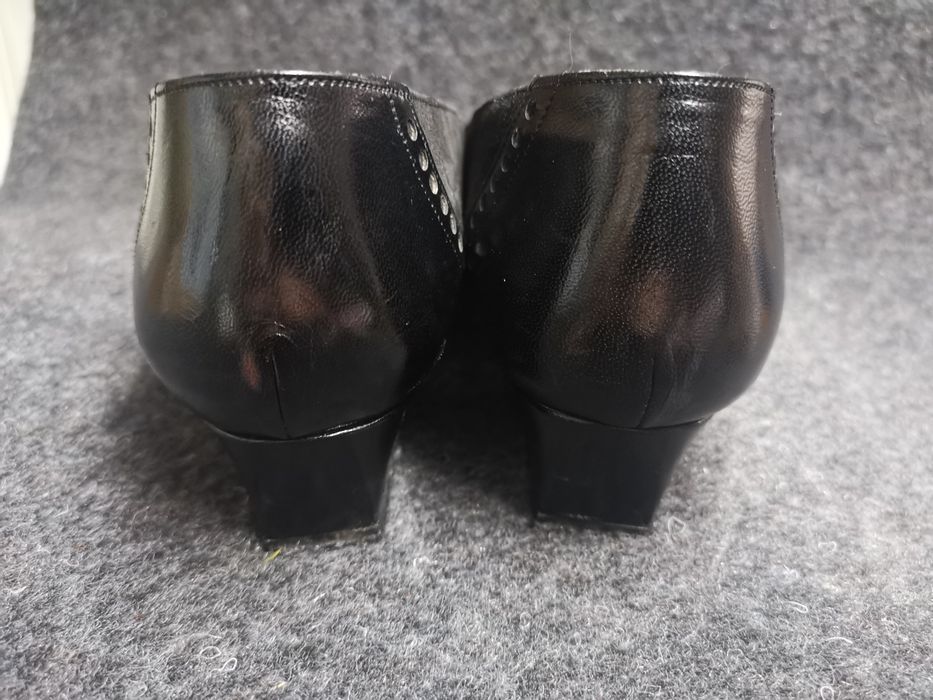 Sapatos pretos clássicos senhora 37