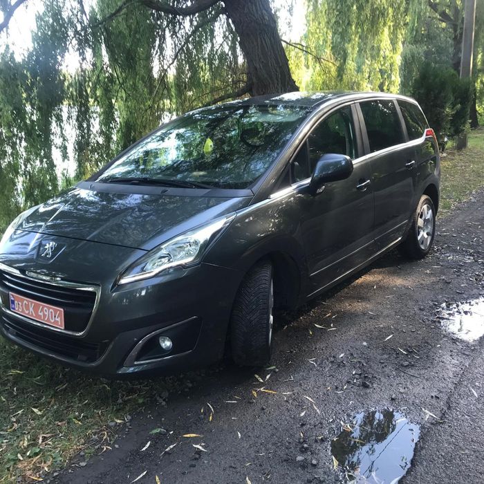 Пежо 5008 2014 року у відмінному стані