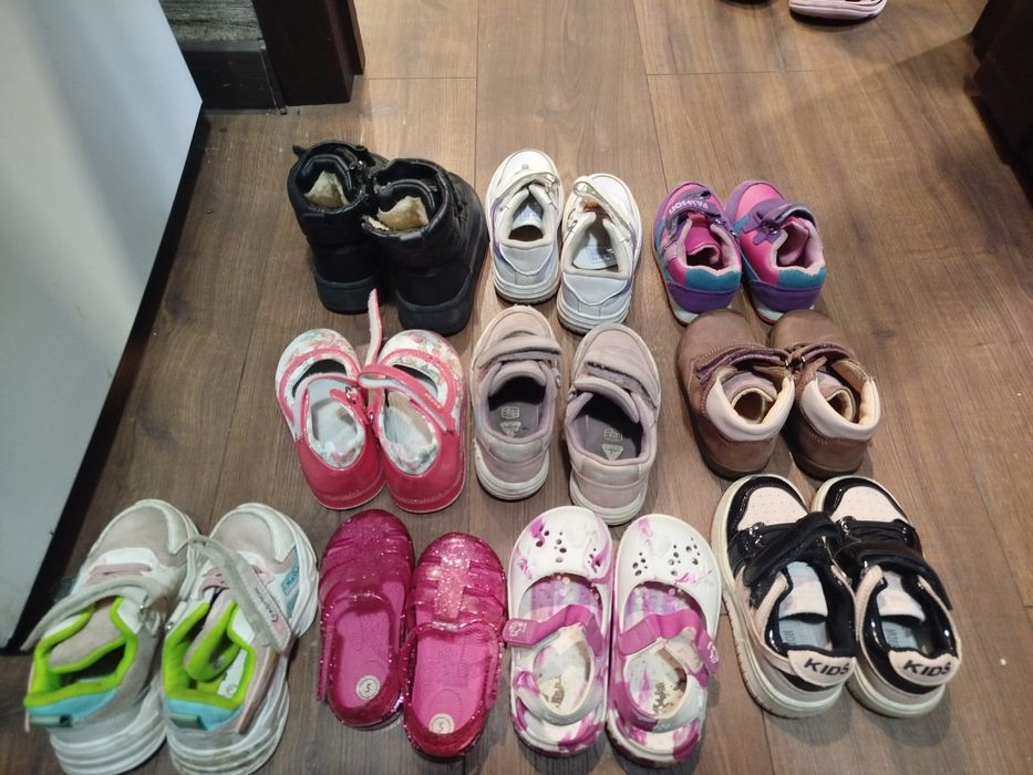 Безкоштовно Взуття на дівчинку 20-23р