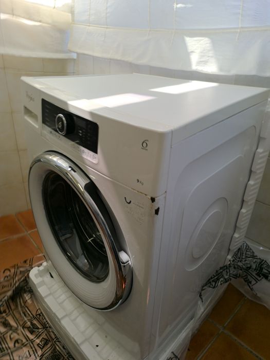 Máquina de lavar roupa Whirlpool FSCR 90421 9Kg 1400 RPM
Máquinas de Lavar Roupa
Whirlpool FSCR 90421 9Kg 1400 RPM
Whirlpool FSCR 90421 9Kg 1400 RPM