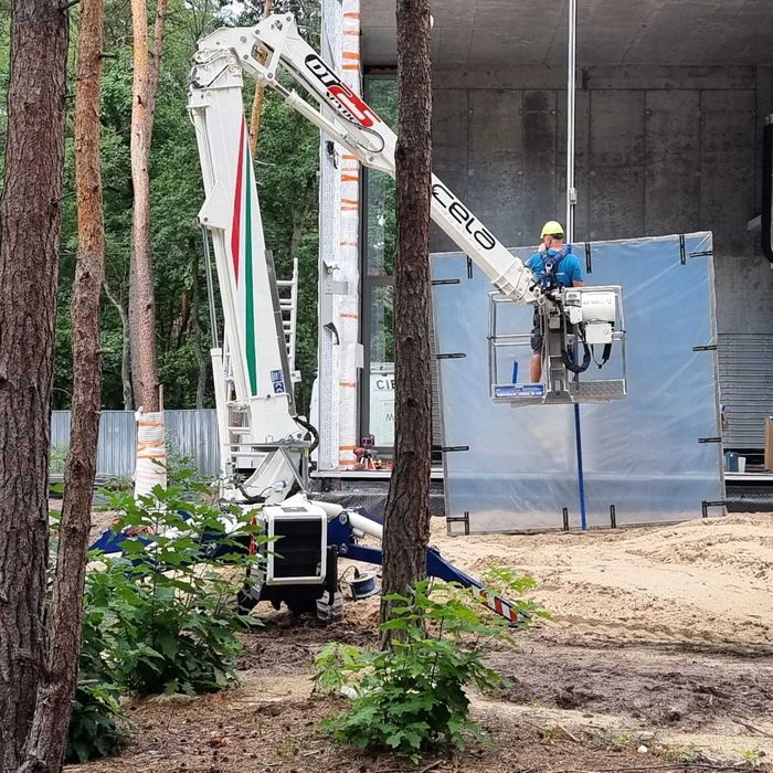 Podnośnik koszowy na gąsienicach wynajem / przegubowy lekki spider