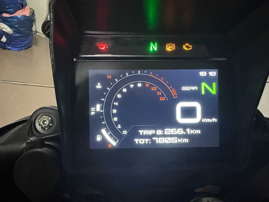 Benelli TRK 702 – 2025 – 7.805 km – Garantia de fábrica