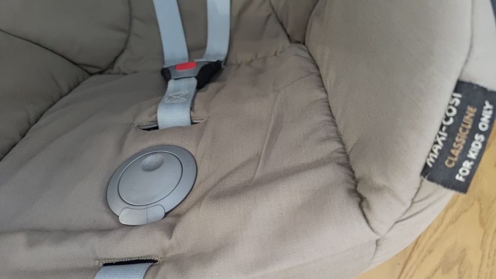 Fotelik samochodowy Maxi Cosi nosidelko