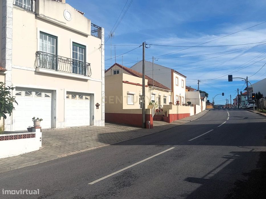 Moradia T3 no Centro de A-dos-Cunhados