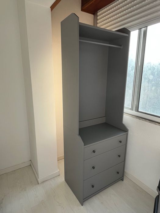 Roupeiro aberto IKEA HAUGA com 3gvt
