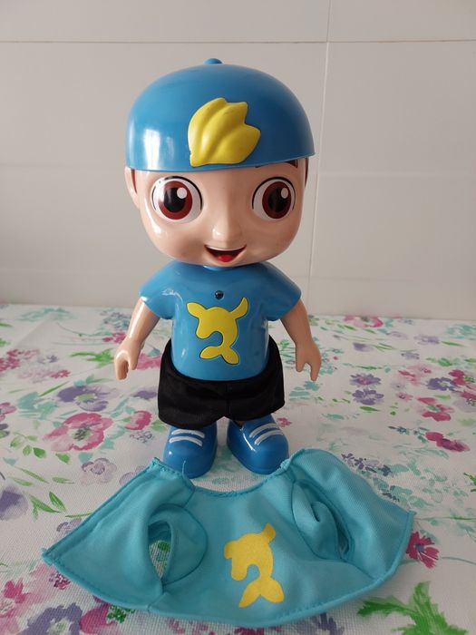 Boneco do Lucas Neto que fala