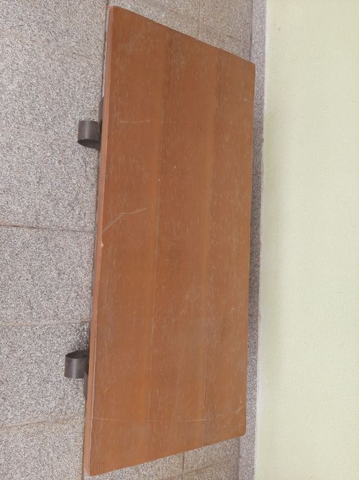 Mesa de madeira retangular