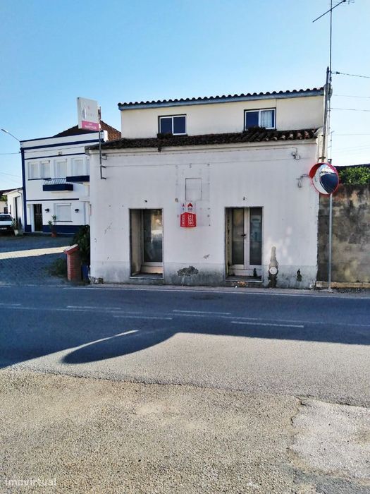 Prédio para comércio no rés-do-chão