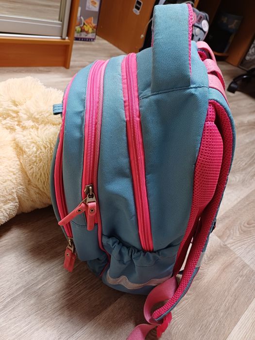 Продам рюкзак для девочки