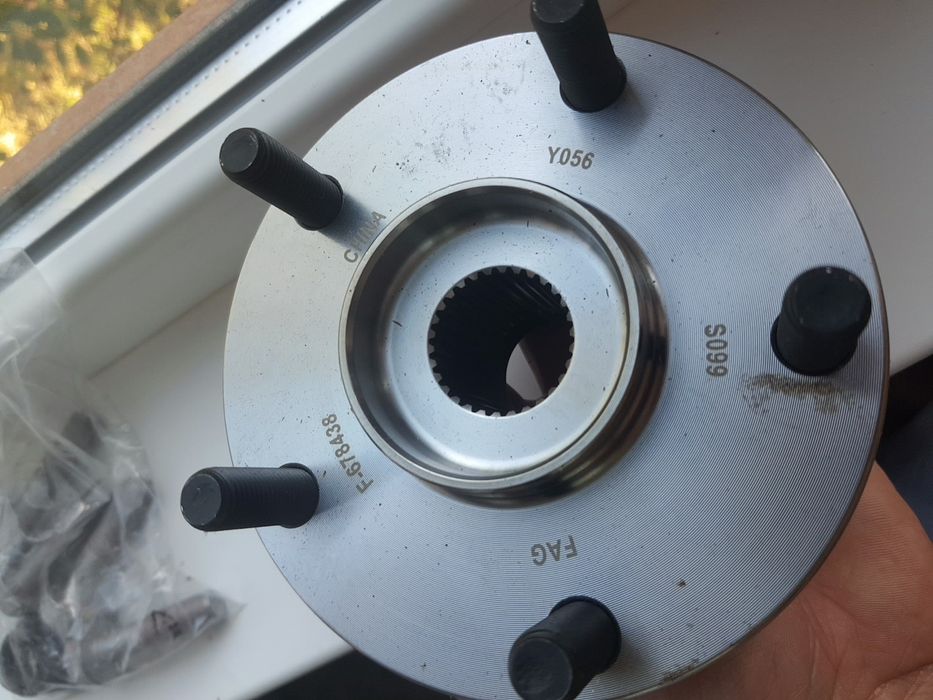 Підшипник (маточина) ступиці колеса Lexus, Toyota передній 713621150