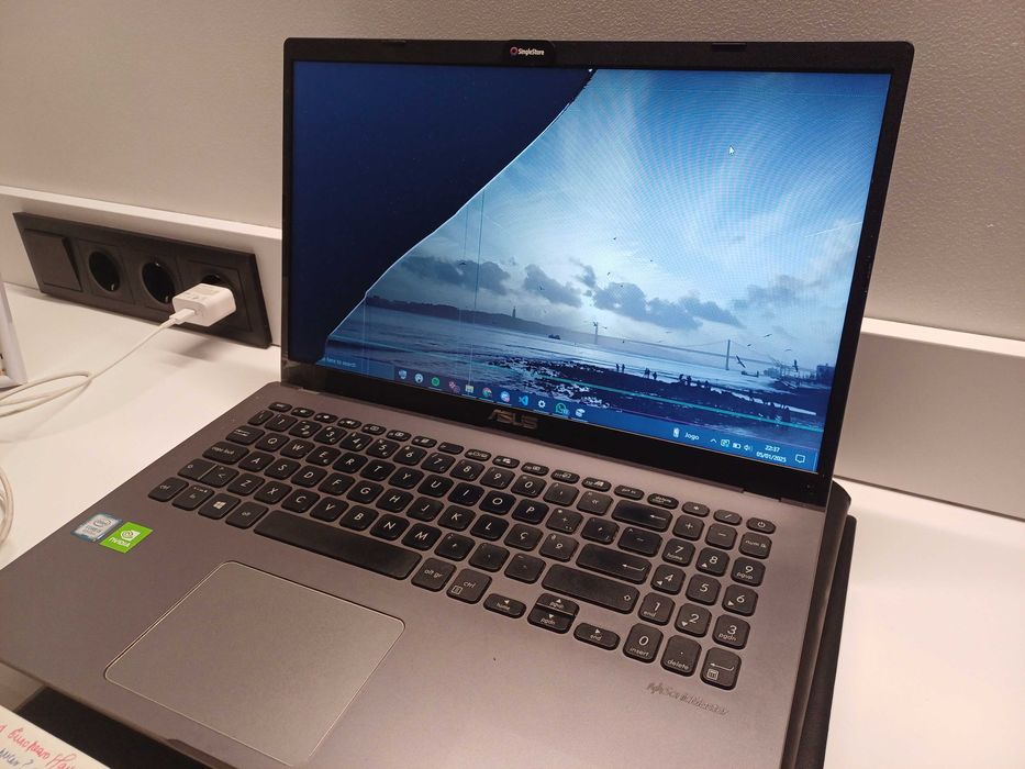 ASUS Portable F509F [Functional Computer, Scratched Screen]64751576969218120