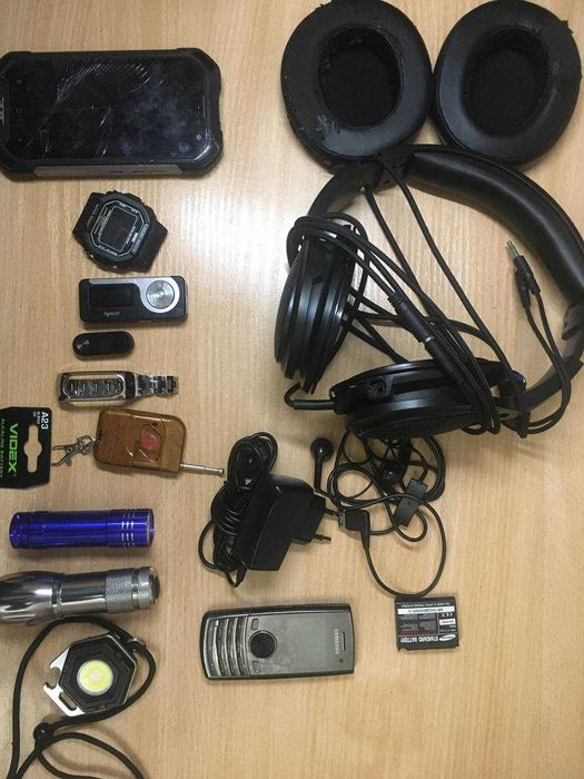 Лот різної електроніки: Blackview BV6000,Samsung L170,Hator Hellraizer,Skmei 1134,Радар-детектор,Apacer Audio Steno AU350 1G