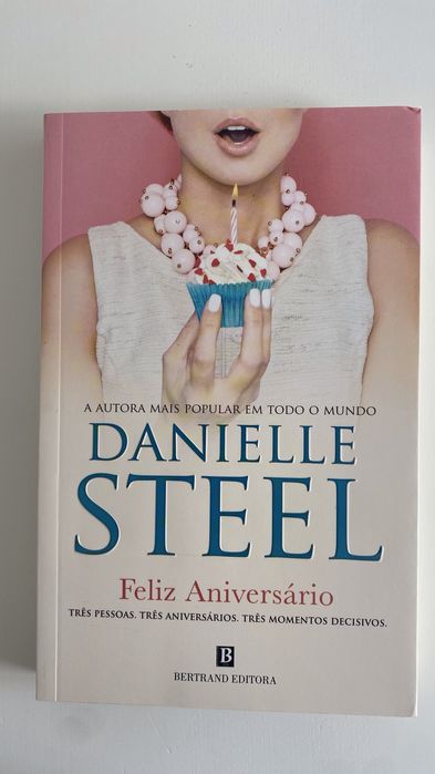 Feliz aniversário de Danielle Steel