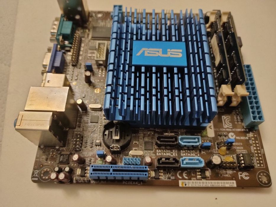 Mini-ATX asus at4nm10t-i + 3G  DDR3 Материська плата

Продам комплект: