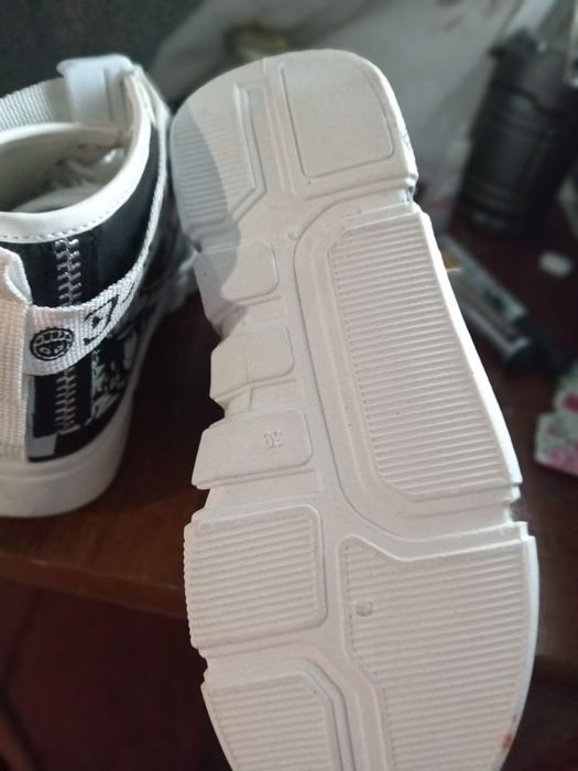 Кросівки 20+літні