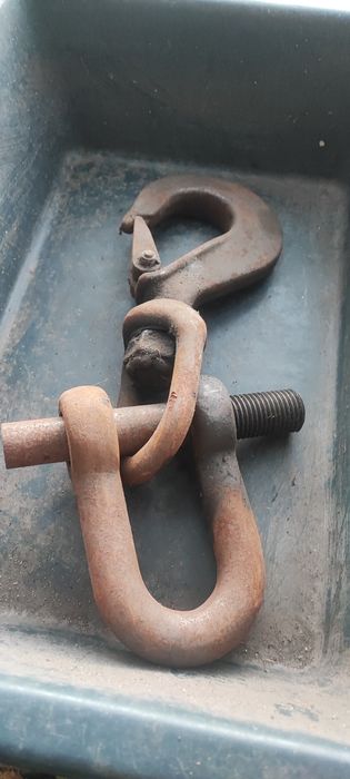 Gancho em ferro com elo de parafuso,