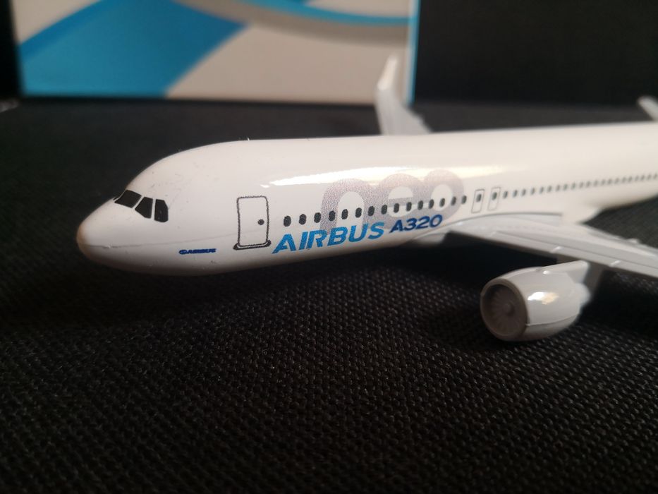 Samolot model samolotu metalowy ok 16 cm Airbus A320 neo
