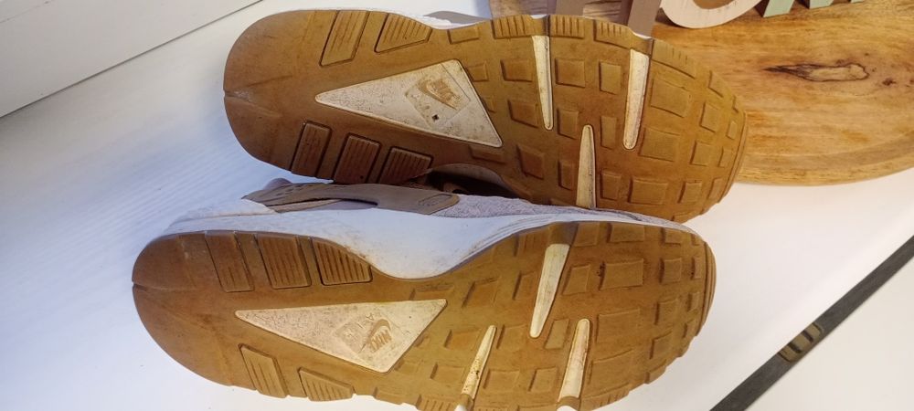Buty Nike Huarache Run beż z białym  40,5