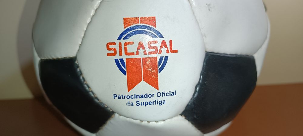 Antiga e Rara bola de futebol apenas pra decoração
