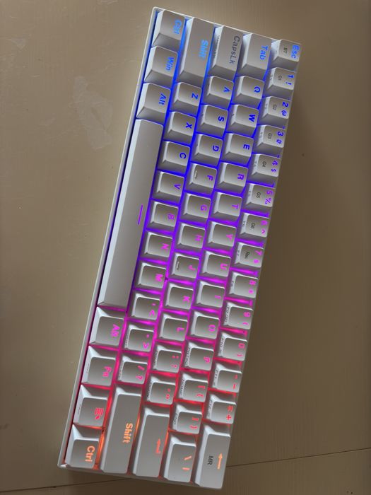 Компактна механічна ігрова клавіатура Redragon Draconic Pro RED-K530-R31WT 60% RGB, біла, Bluetooth, USB-C