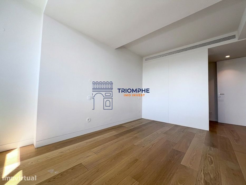 T1 - Infante Santo com Parqueamento e Piscina