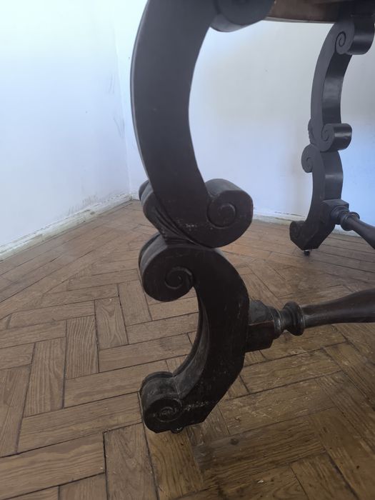 Mesa de jantar em madeira maciça