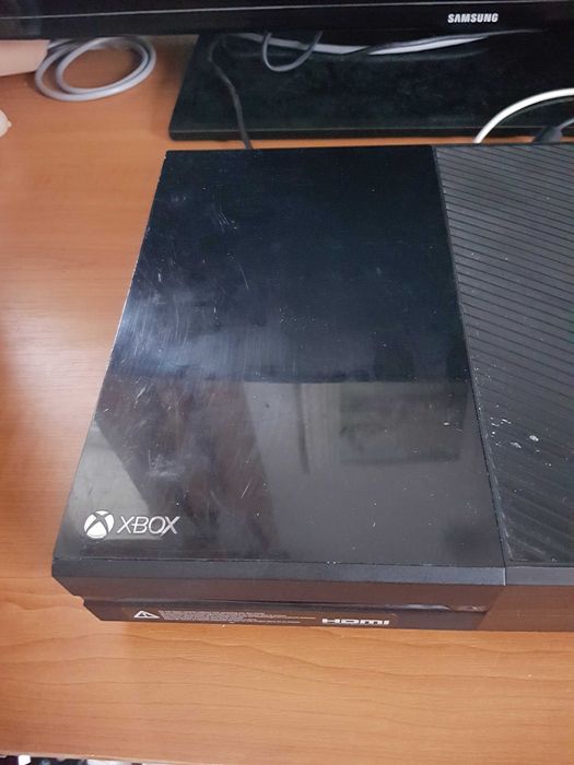 Xbox One тільки сама приставка без нічого