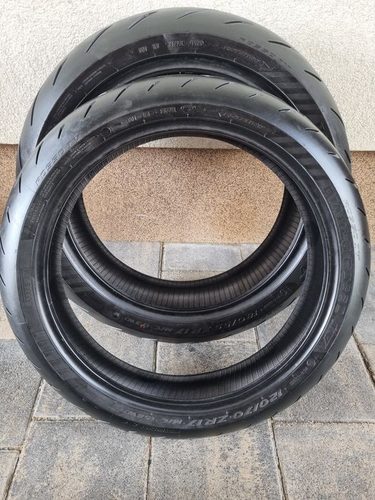 Мотошини Pirelli  DIABLO ROSSO IV 4 120/70 R17 180/55 R17 Рік 2025 Комплект