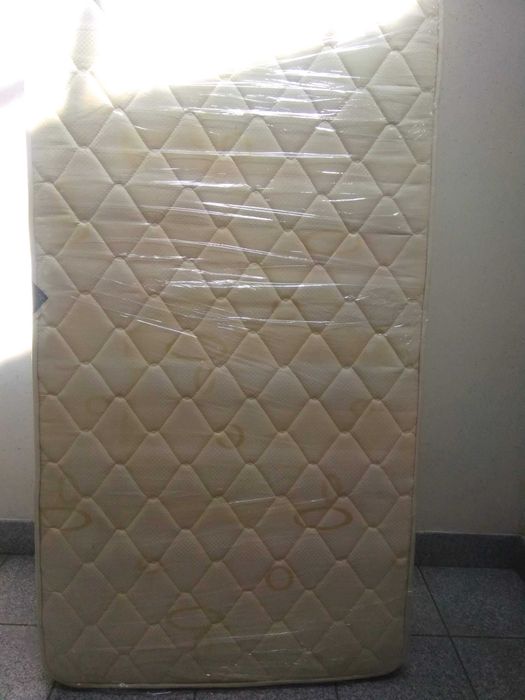 Estrado/Cama + Colchão