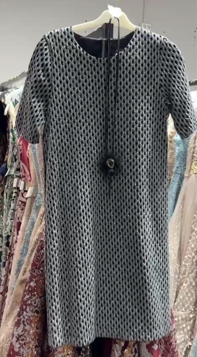 Нова сукня з прикрасою у комплекті, 36 розмір