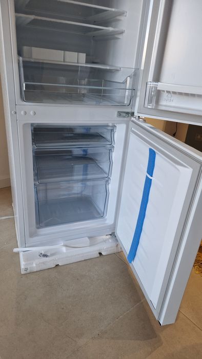 Frigorífico Combinado  Kunft de 175 L - Novo