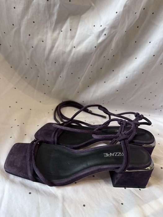 Продам замшеві фіолетові босоніжки ATTIZZARE 39р