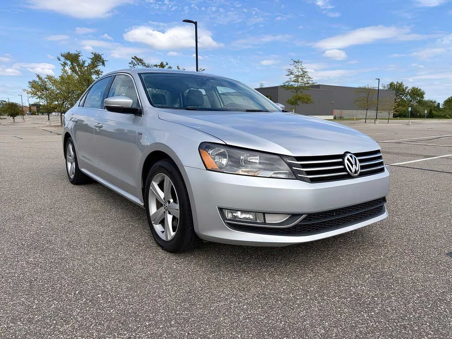 Volkswagen Passat Limited Edition      2015