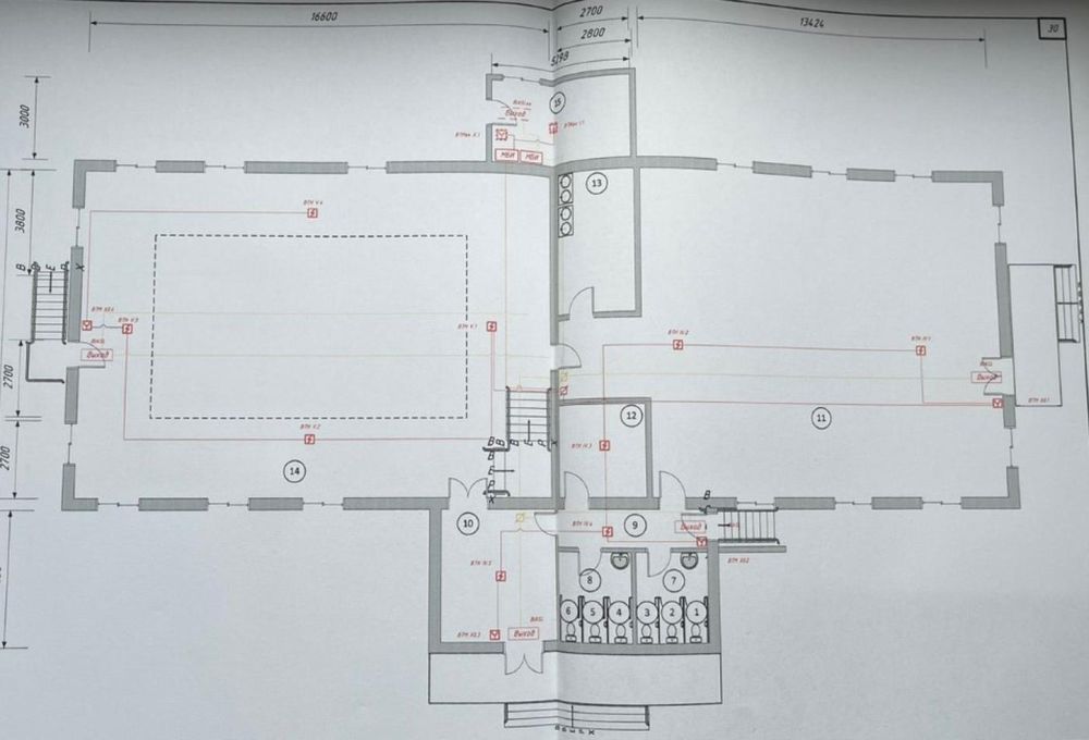 Окремо розташована будівля 1300 м² на виїзді до Дніпра