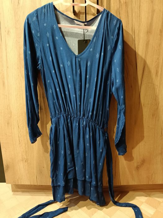 Nowa sukienka Diverse z wiskozy M