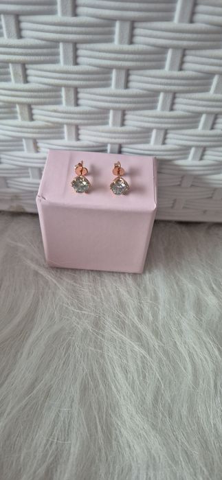 Srebrne kolczyki z jasnoniebieskim moissanitem 1ct x 2