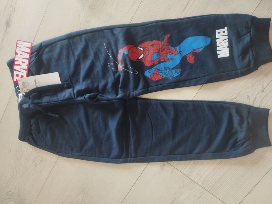Nowe granatowe spodnie dresowe jogger dla chłopca, Sinsay 128, Spiderman Marvel.