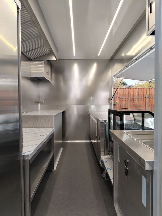 Samochód gastronomiczny FoodTruck burger kebab