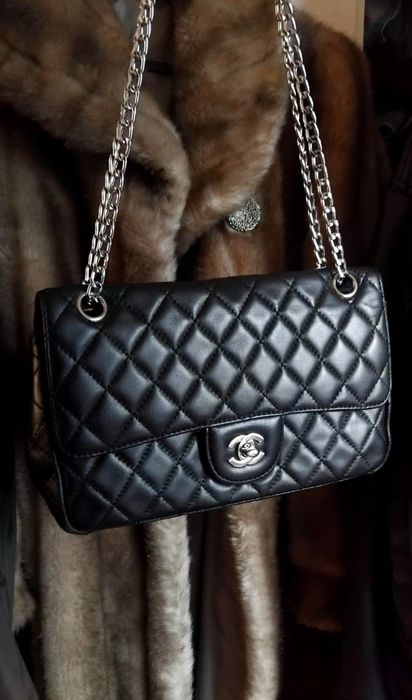 torebka chanel na łańcuszku
