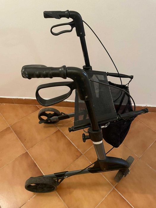 Andarilho de 4 Rodas com Assento, Travões e Cesto