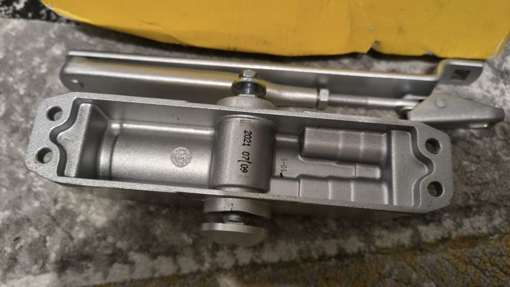 Samozamykacz Yale MP 522 srebrny