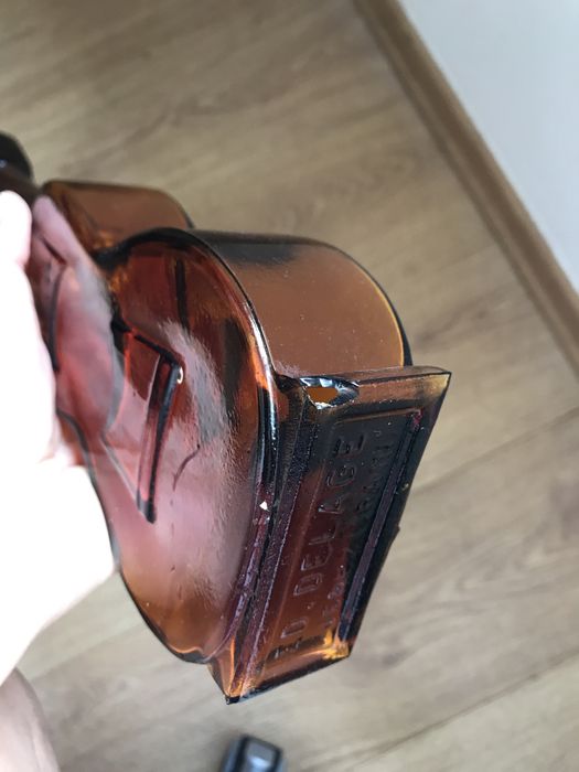 Garrafa de vidro em forma de viola