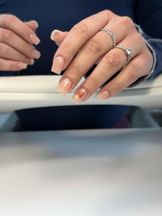 Манікюр, нарощування, педикюр Борщагівка (Квадрат). В кабінеті