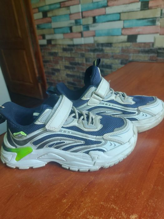 Кросівки на хлопчика