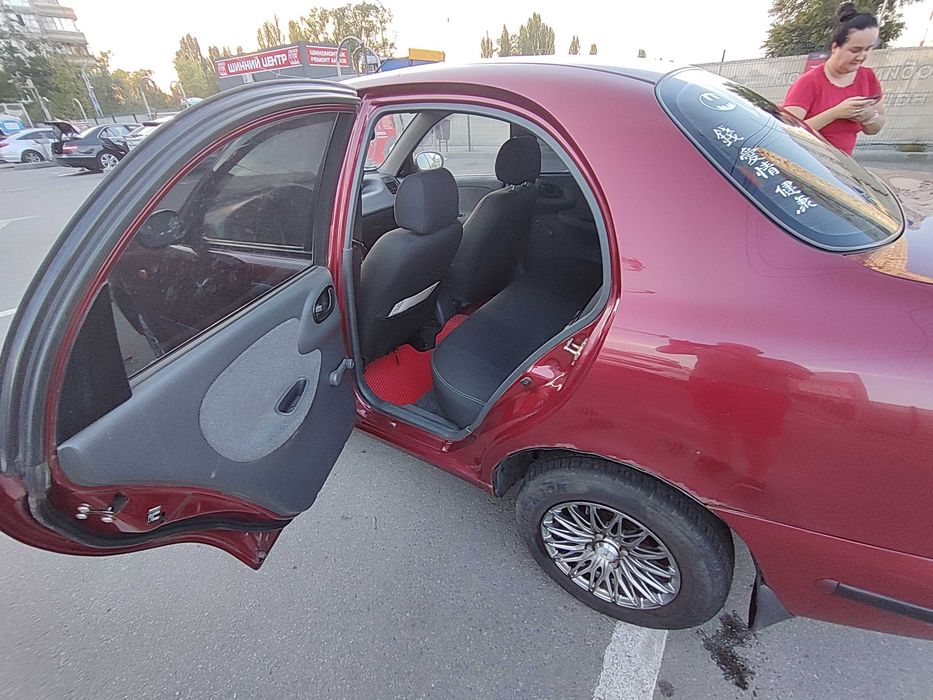 Автомобіль Daewoo lanos