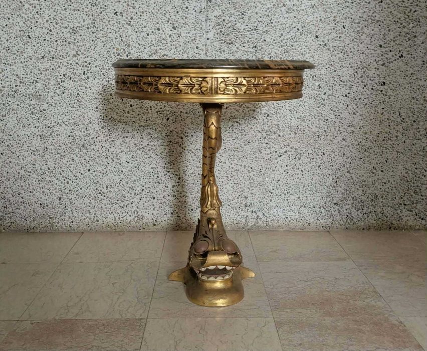 Pedestal dourado com tampo de mármore